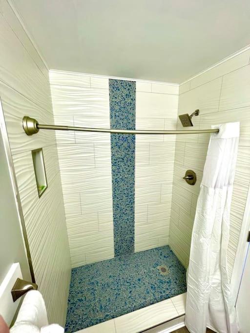 St Thomas - Waterfront Penthouse Sleeps 16 W Pool & Boat Dock Cayo Hueso