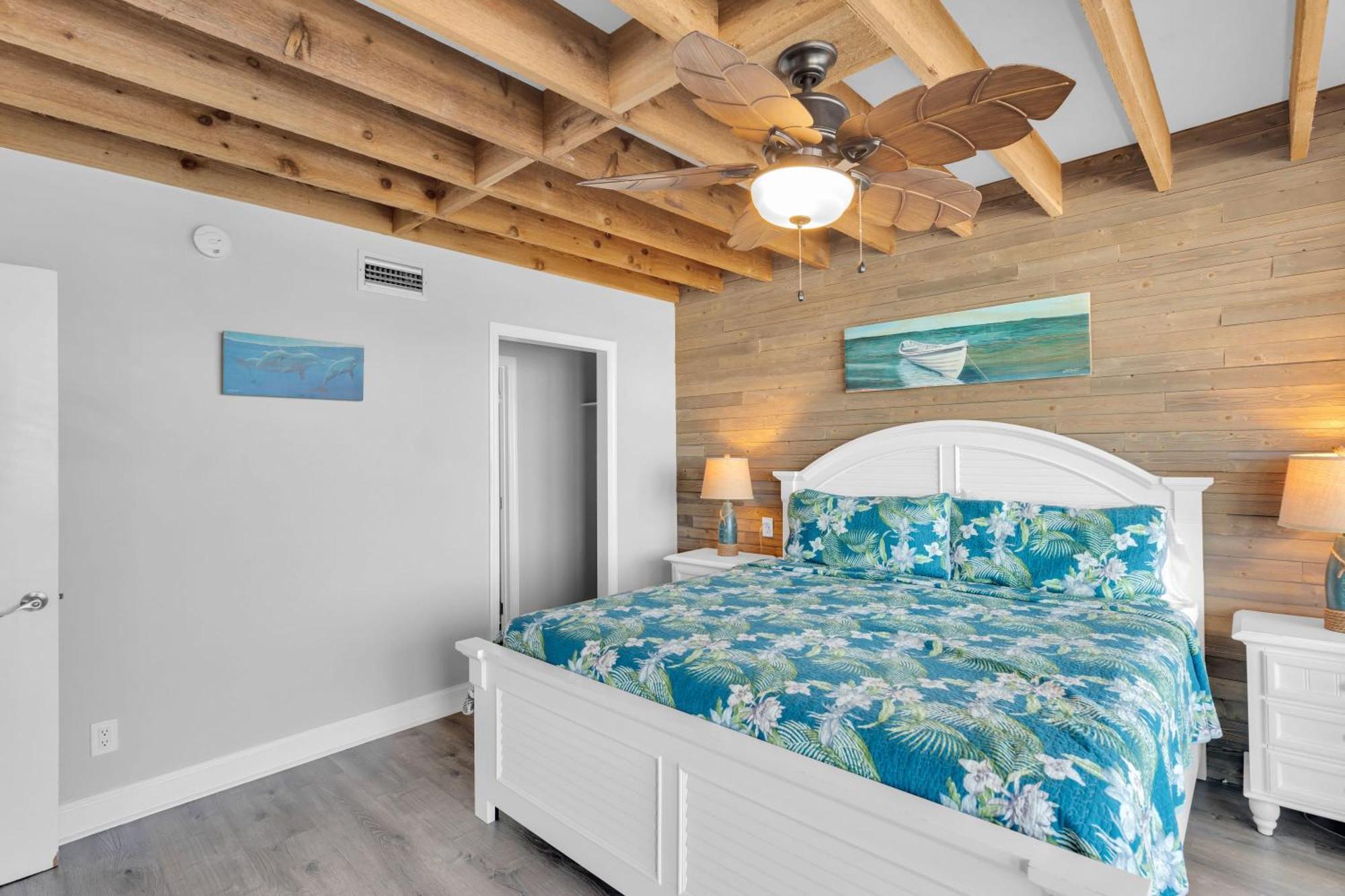 St Thomas - Waterfront Penthouse Sleeps 16 W Pool & Boat Dock * Cayo Hueso