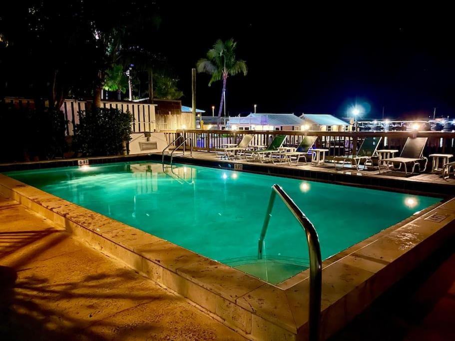 St Thomas - Waterfront Penthouse Sleeps 16 W Pool & Boat Dock Ferienhaus Key West