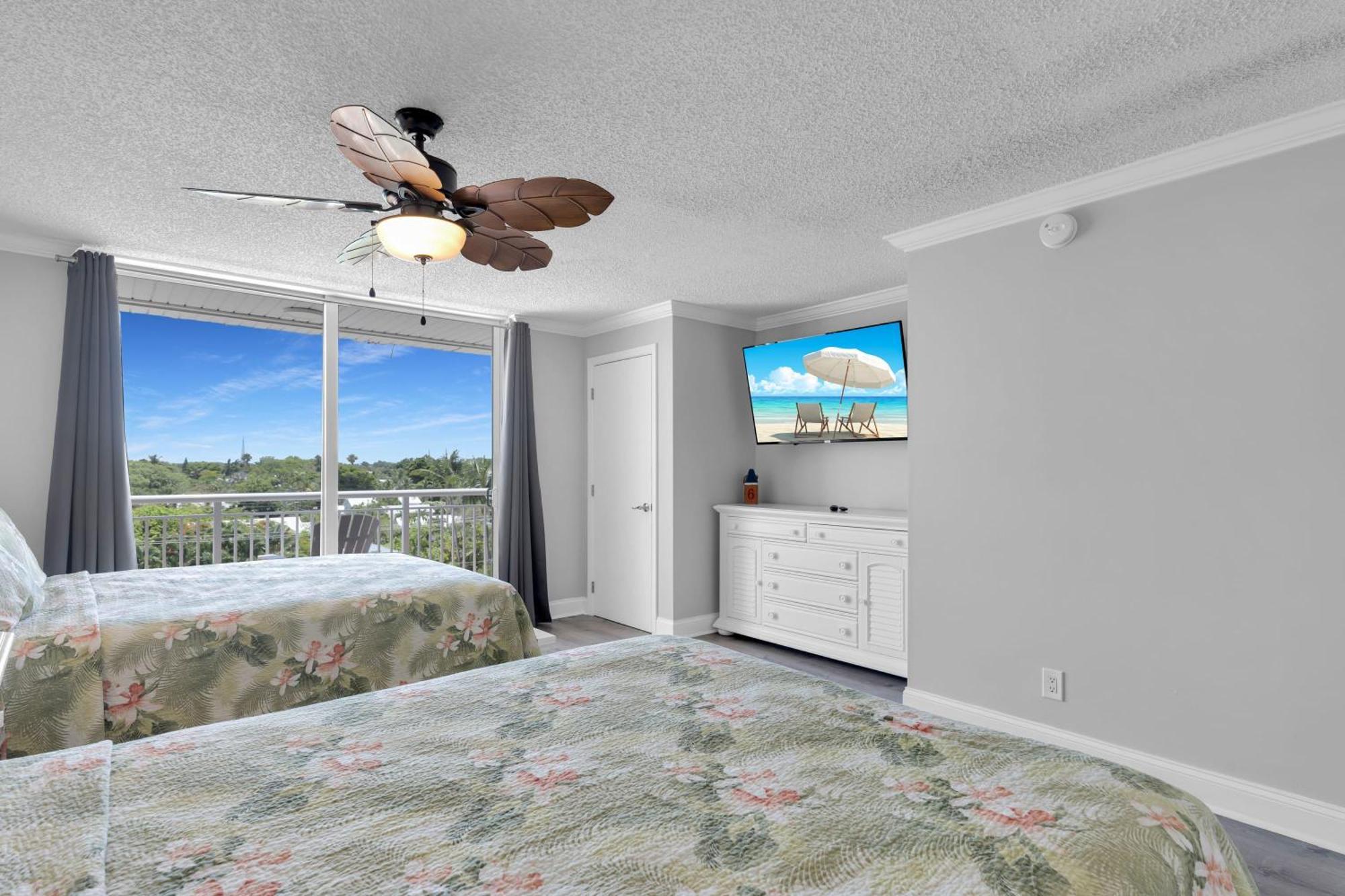 Ferienhaus St Thomas - Waterfront Penthouse Sleeps 16 W Pool & Boat Dock